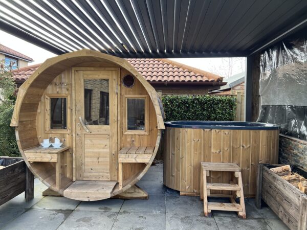 hot tub and sauna in garden